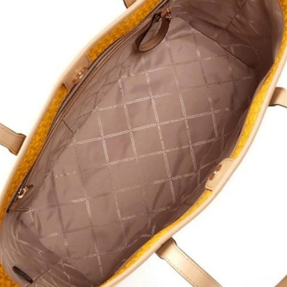 Michael Kors Carter LG Tote - Picture 4 of 8